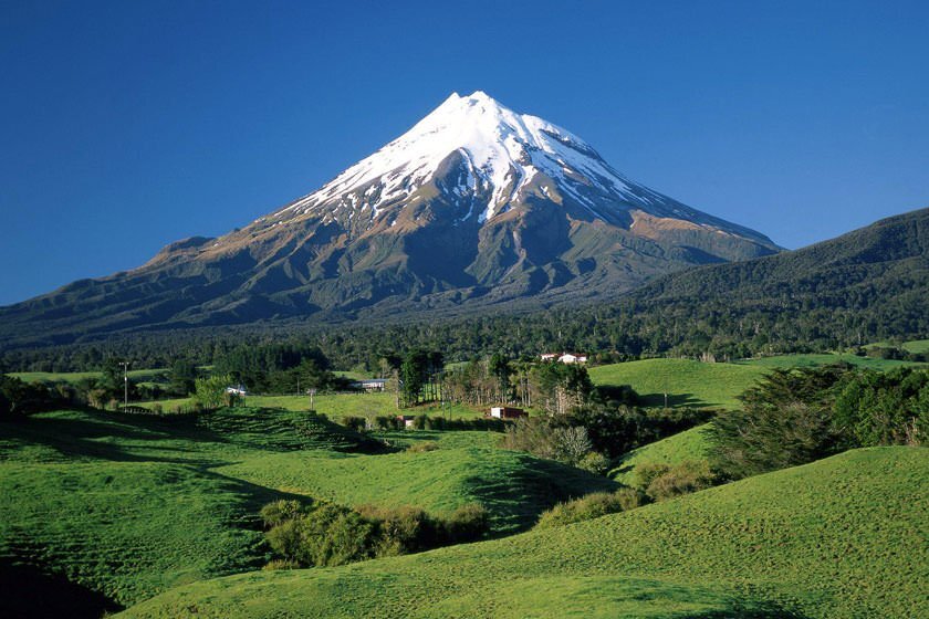 سند به نام قله دماوند و کوهپایه آن صادر و در کاداستر ثبت شده است